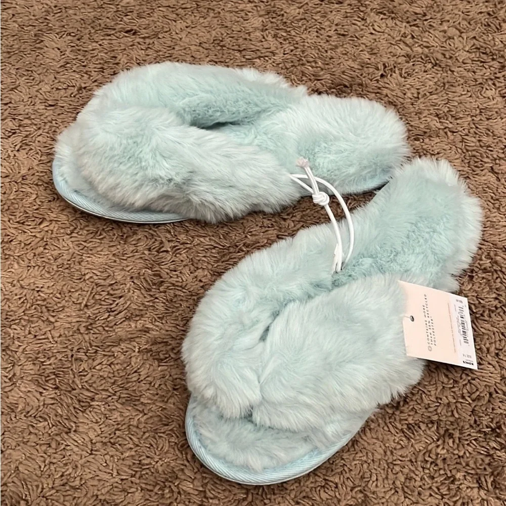 LC Lauren Conrad fuzzy slippers